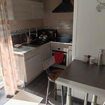 Apartment Tres Beau T1 Bis A 200 M De La Et Commodites Saint-Raphaël
