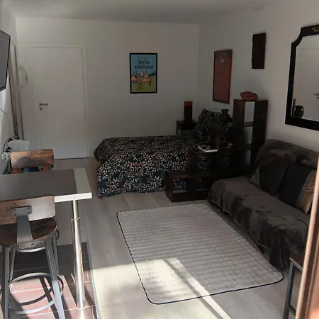Apartment Tres Beau T1 Bis A 200 M De La Et Commodites Saint-Raphaël